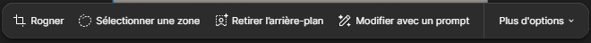La barre qui apparaît sous le canevas quand une image est sélectionnée dans Figma : Rogner, Sélectionner une zone, Retirer l'arrière-plan, Modifier avec un prompt, et la liste Plus d'options.